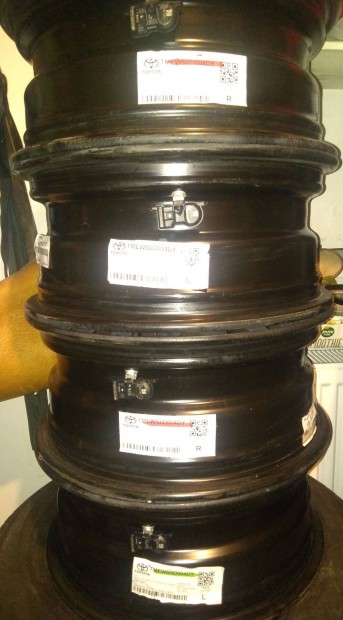 2020 Toyota (Yaris) 15"-os gyri lemezfelni+ 4 db gyri Tpms szelep