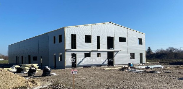 2020- ban �p�lt szendvicspanel rakt�r elad�!