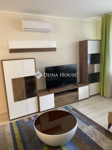 2021-ben �p�lt  N+2 szob�s, 68 nm-es erk�lyes lak�s a 13. kerben