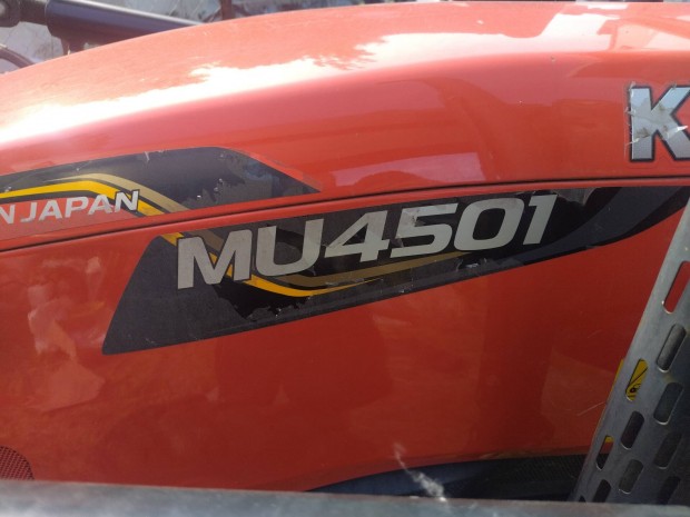 2021 kubota traktor homlokrakodóval bálatüskével fűthető f. eladó