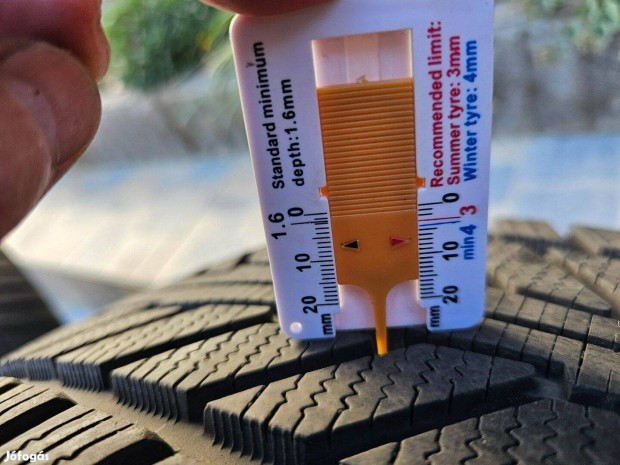 2023-as 255,275/35 R21 Hankook hangtompitott téli szett