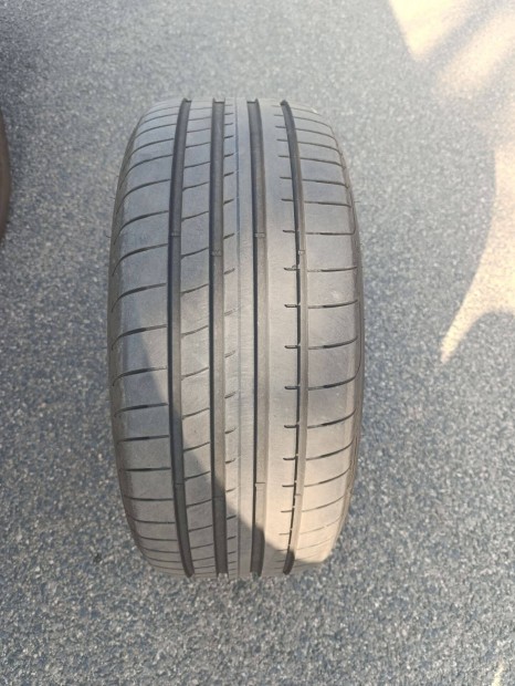 2023 évi 12000 km-t futott 4 db Michelin nyári gumi eladó 225/50R17