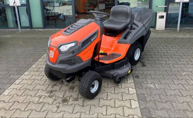 2024 - es Husqvarna TC 242 T fgyjts fnyrtraktor fnyr traktor 