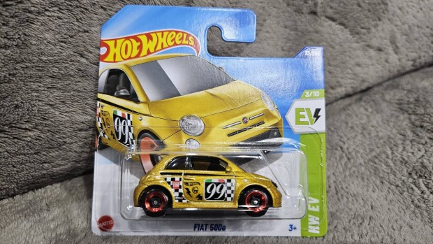 2025 Hot Wheels Fiat 500e - arany