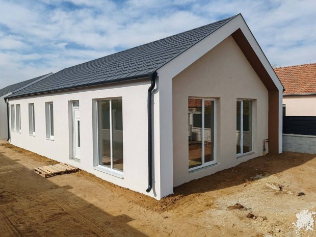 2026. IV. havi k�lt�z�ssel �j �p�t�s� ikerh�z Elad�!