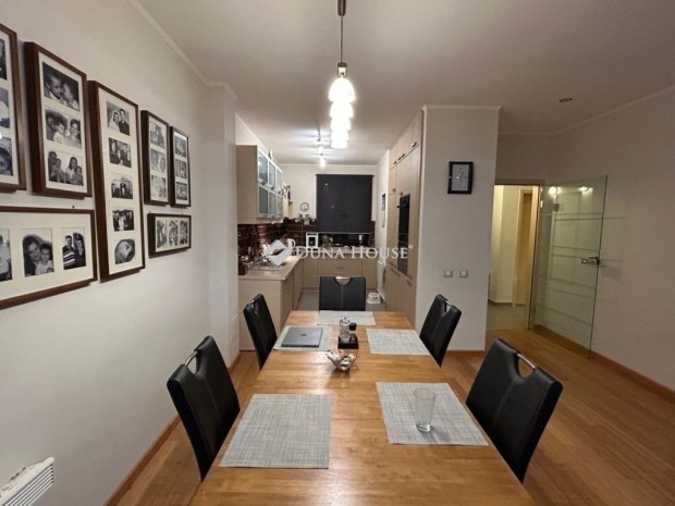 203 nm-es h�z elad� P�cel