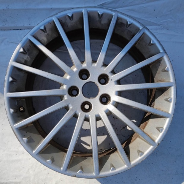 205217 Alfa Romeo 156, 147, Gt 17"-os alufelni (1db) a képen látható