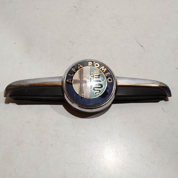 205356 Alfa Romeo 156 2003-2005 motorháztető embléma, a képen