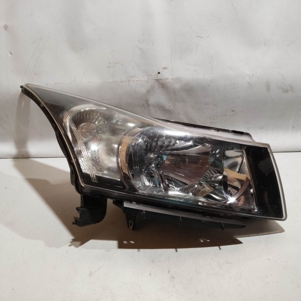 205537 Chevrolet Cruze 2008-2012 jobb első fényszóró