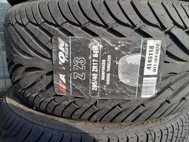 205/40 ZR 17 Avon ny�ri gumik 4 db Vadonat �j!