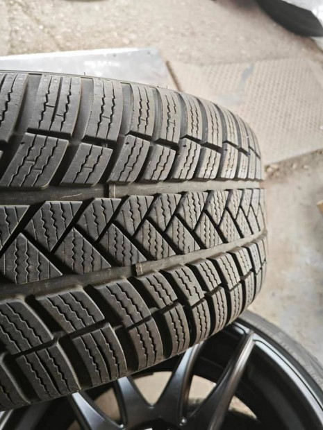 205/40 r18 tli