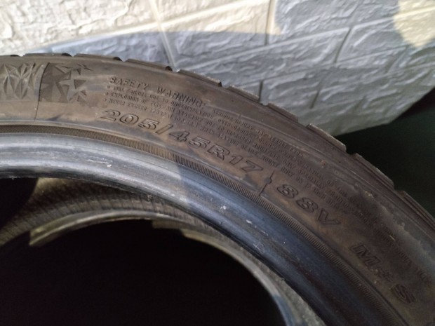 205 45 17 nexen 205/45 R 17 tli gumi garnitura