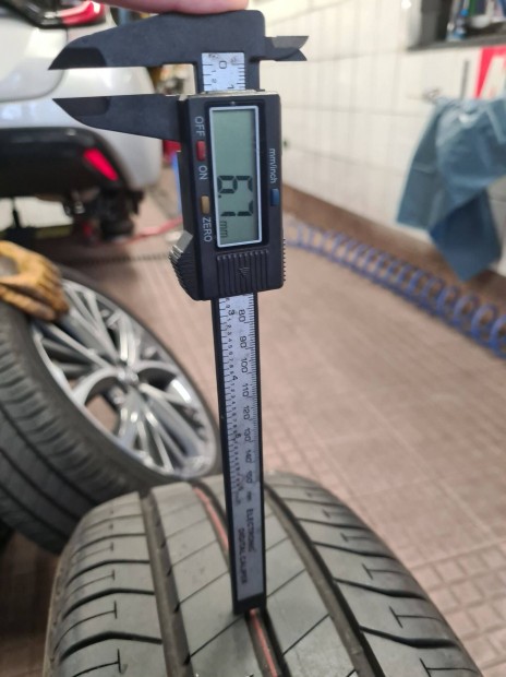 205/45 R17 Bridgestone ny�ri gumi szett DOT 4223, szinte �j!