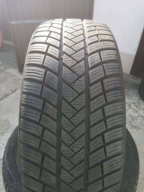 205/50R17 Vredestein tligumik