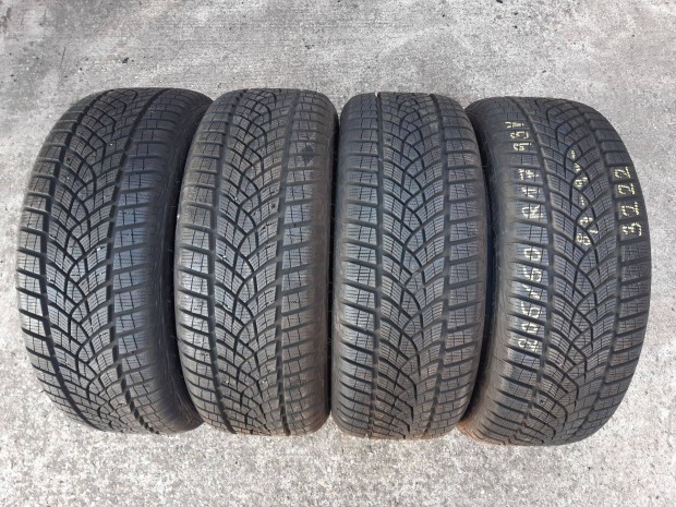 205/50 R17 -Good Year téligumik