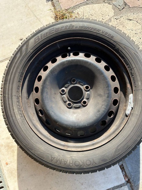 205/55R16 Yokohama Bluearth Winter V906 tli gumi+Ford acl felni