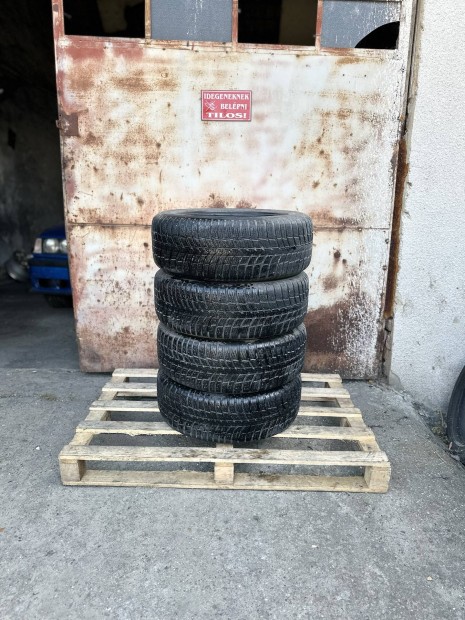 205/55 R16 Kumho Izen KW23 téli gumiabroncs garnitúra