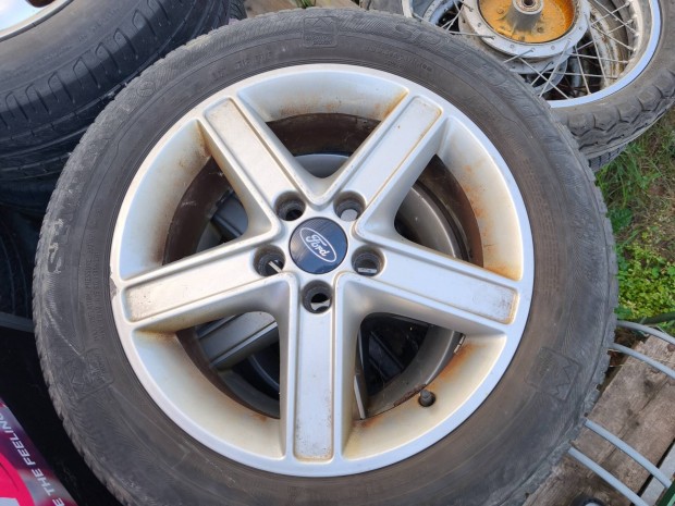205/55 R16 gumi és gyári Ford felni