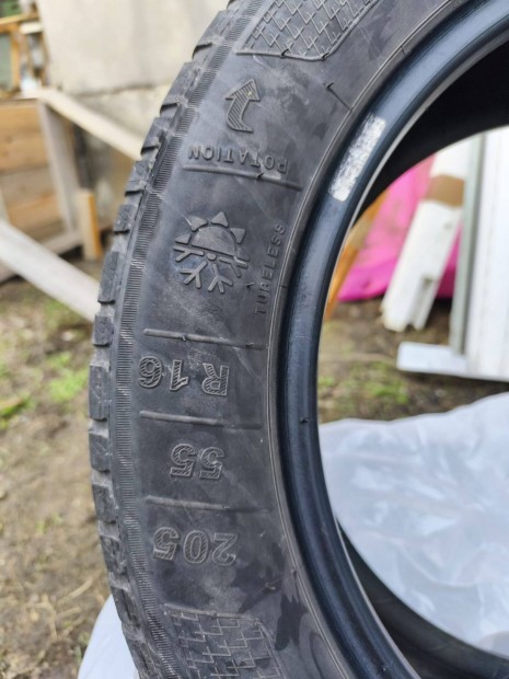 205/55 R16 n�gy�vszakos gumiabroncs