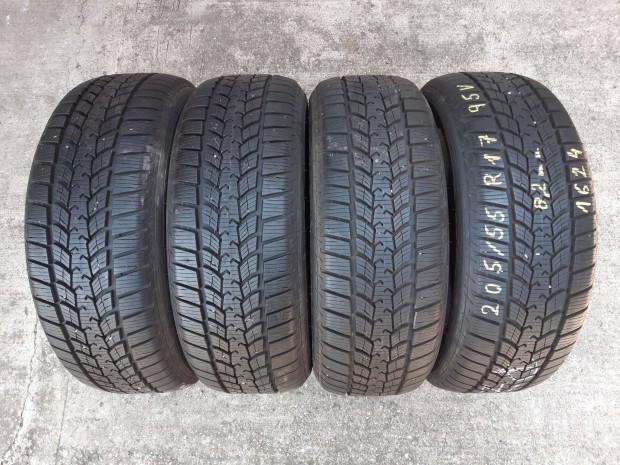 205/55 R17 -újszerű téligumik