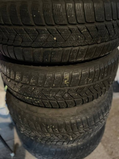 205/60R16 Pirelli Sottozero 3 gumi Garnitura Elado