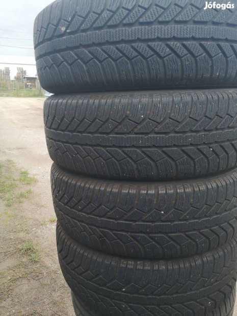 205/60R16 hasznlt Semperit tligumi