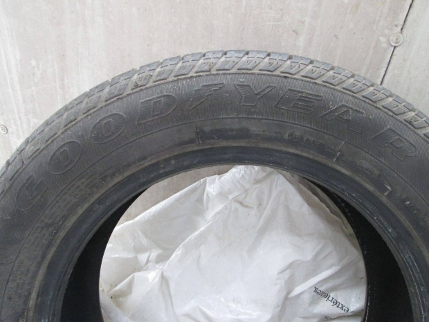 205/60R16 nyri gumi elad