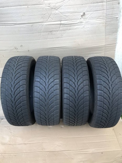 205 60 16 Bridgestone 205/60r16 tligumi garnitra