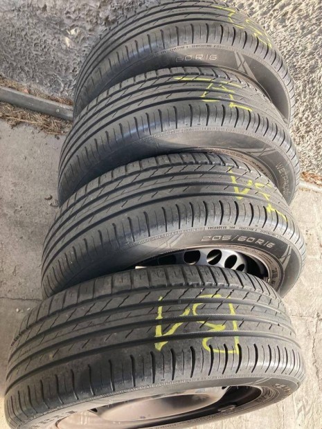 205/60/16 nyri gumi opel astra J felnin elad