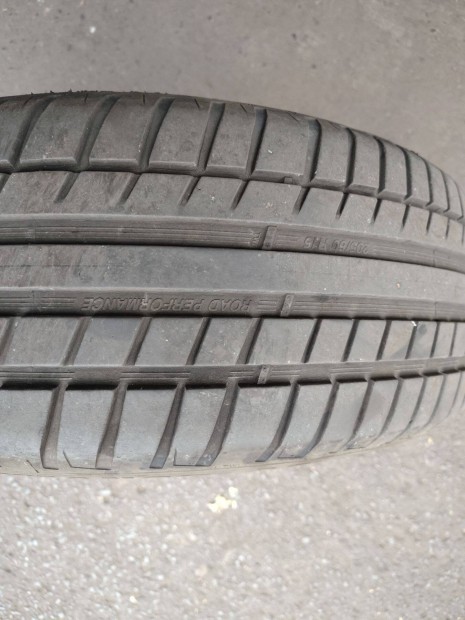 205/60 R15 Ny�ri gumi elad�