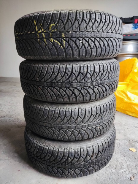 205/60 R15 gumiszett elad. 