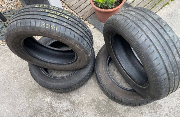 205/60 R15 nyári gumik nagyon olcsón vihetők Ceglédről