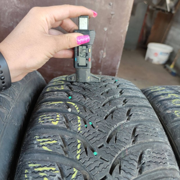 205/60 R16 Kumho téli gumi 15000ft a 4db/112/