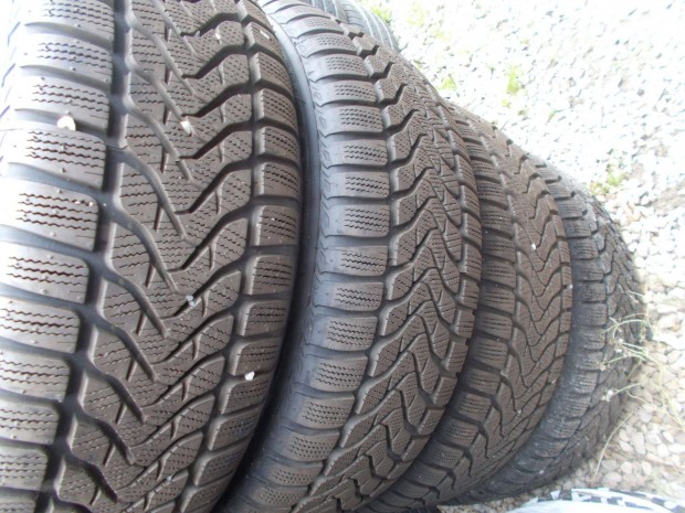 205/60 R16 Lassa Téligumi Renault Lemez Felnin