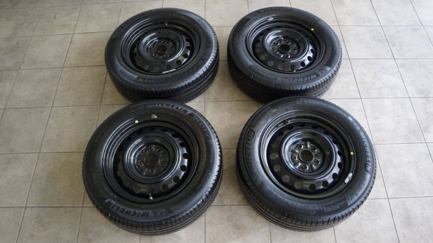 205/60 R16 Toyota Avensis nyári gumik lemez felnin