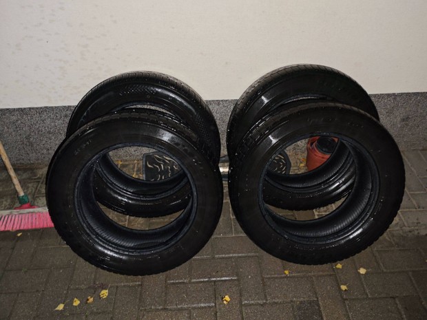 205/60 R16 négyévszakos abroncs eladó!