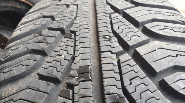 205/60 R16 téli Uniroyal