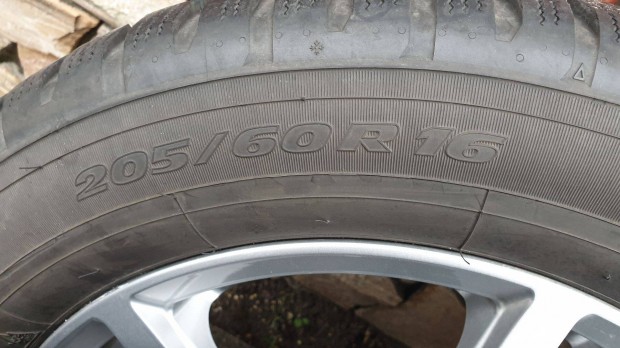 205/60 R16 tli gumik Toyo