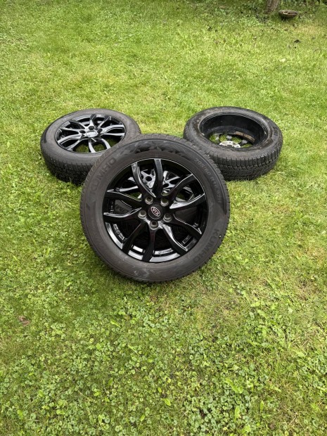 205/60 R16 téligumi