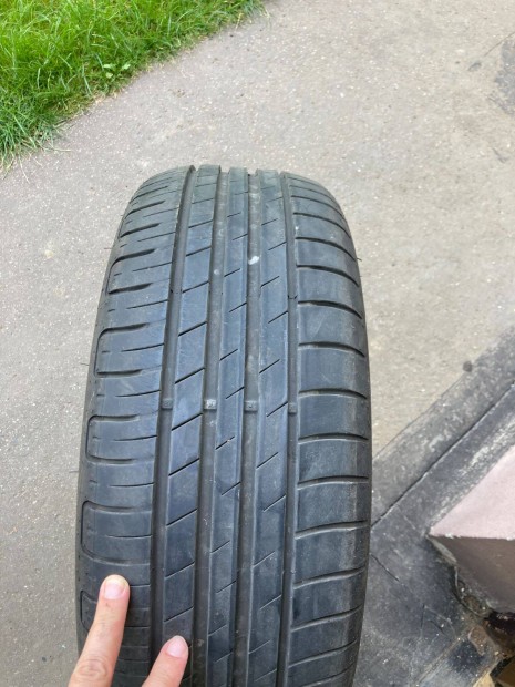 205/60 r16 Goodyear Efficient Grip