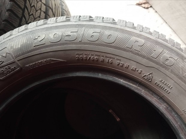 205/60 r16 Tli gumi Semperit Nmetorszgbl 7 mm-es.