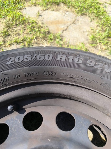 205/60 r16 nyri gumi elad 