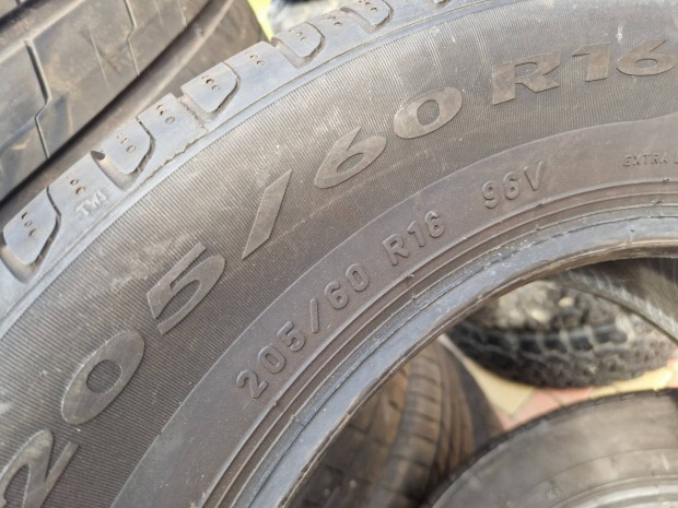 205/60r16 Pirelli nyari garnitra 