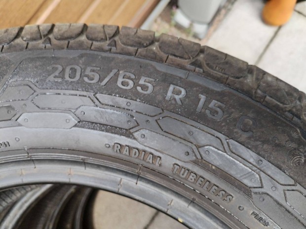 205 65 15 c uniroyal 205/65 R 15 C nyári gumi garnitura újszerű