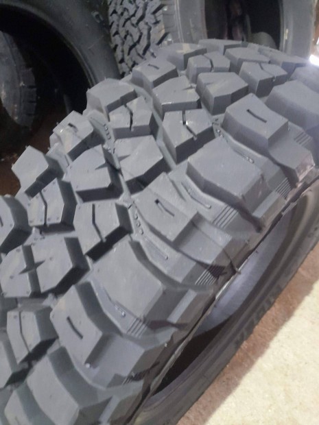 205/70R15 BF-G KM2 mints terepgumi