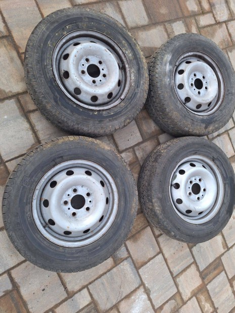 205/70 r15 c felnire szerelt tli gumi