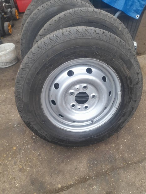 205/75 r16c kisteher gumi  felnivel ducato..