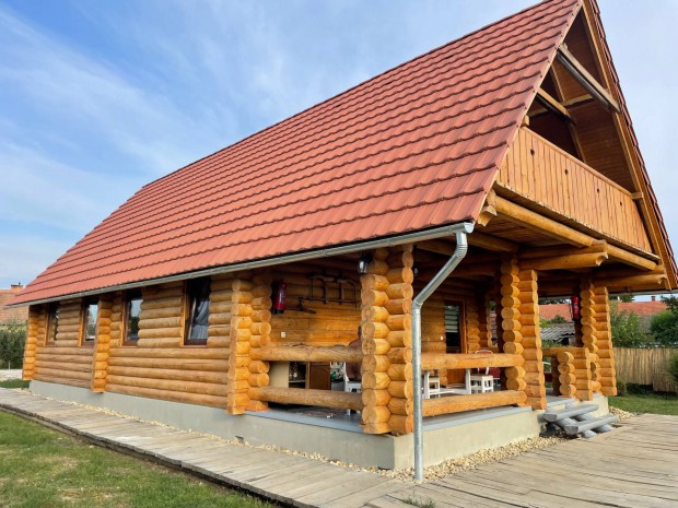 205 m r�nkh�z + 1,2 hekt�r beker�tett telephely ipari �rammal