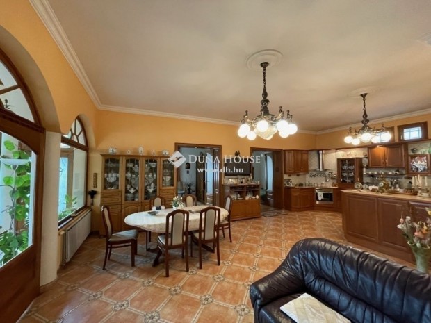 205 nm-es h�z elad� Kecskem�t