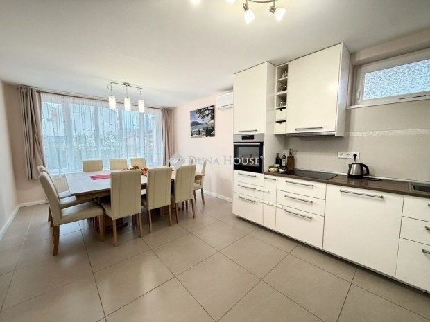 205 nm-es h�z elad� Velence